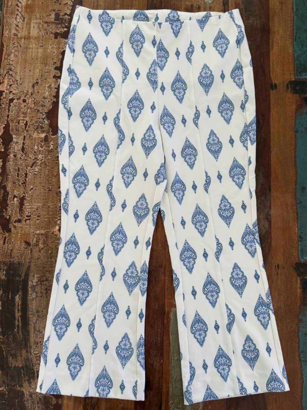 Chico's LightWeight Juliet Kick Flare Pants Size 1.5‎ or 10 - Picture 3 of 11